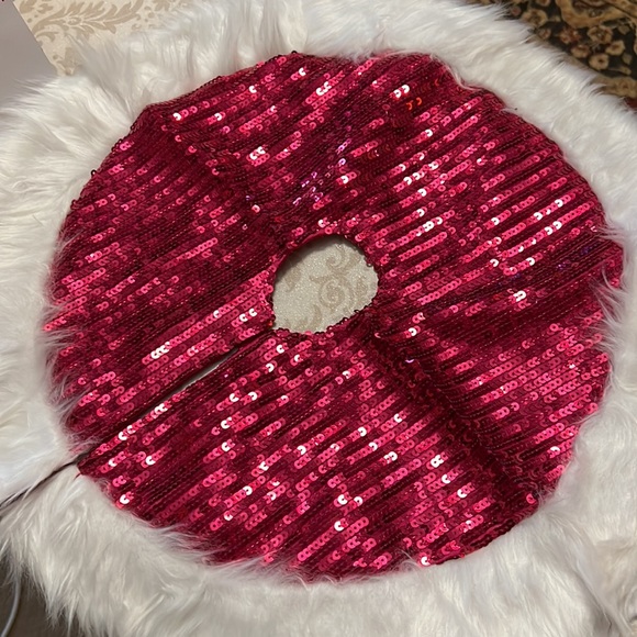 New Table Top Tree Skirt - Picture 5 of 8